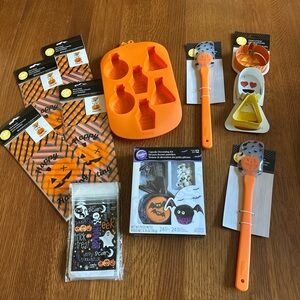 Wilton Halloween Baking Set - Orange and Black